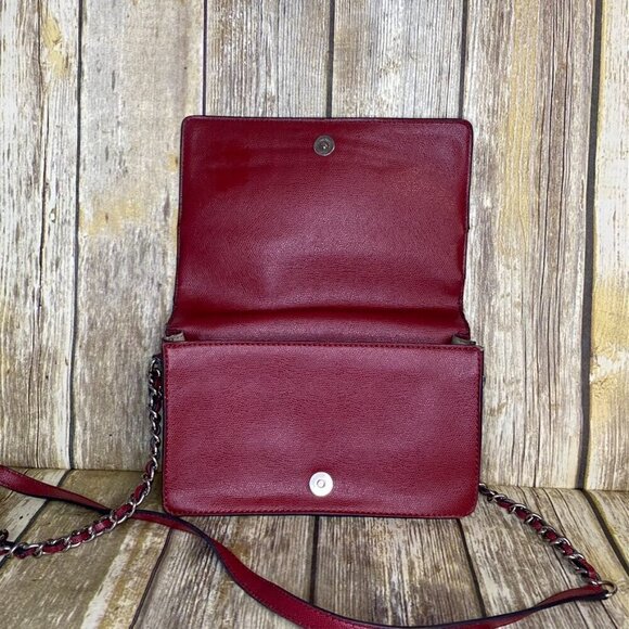 GUESS Burgundy Crossbody with Chain Detail Strap, used w/ minor flaws on edges - Picture 10 of 13